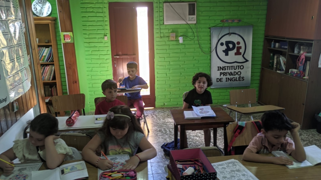 Aulas equipadas para niños